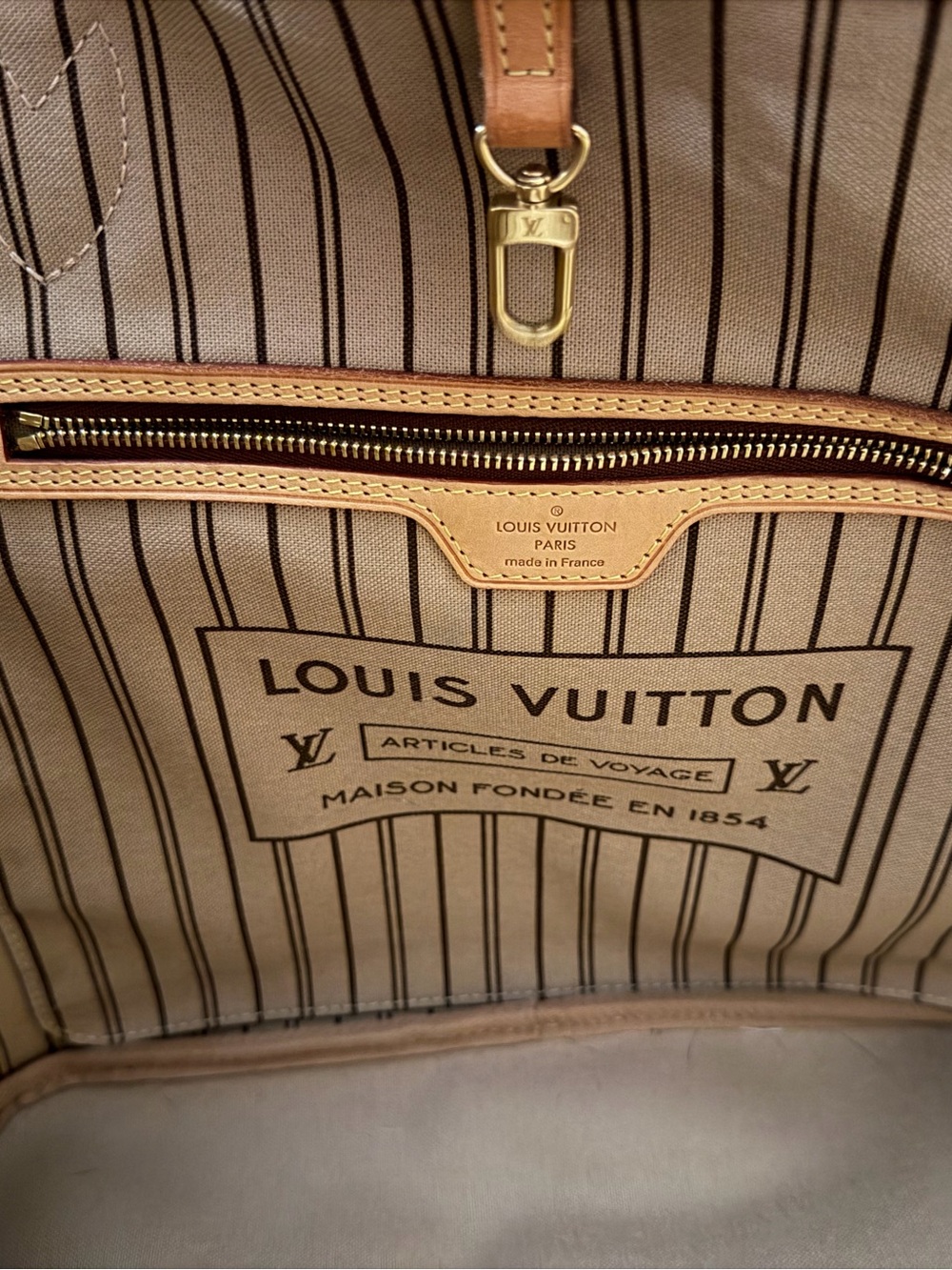 Louis Vuitton Brown Monogram Neverfull with Tan Accents - Picture 8 of 9